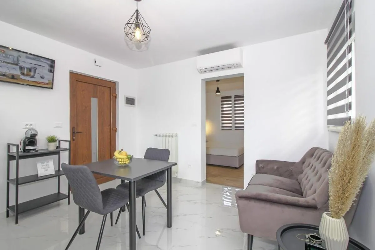 Guest house Apartments Doris In Rovinj